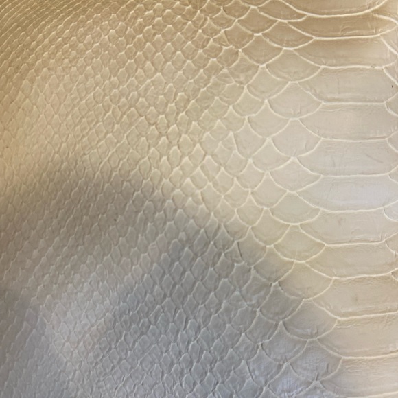 GUESS WHITE BAG WITH ORANGE/TAN TRIM - Picture 3 of 8